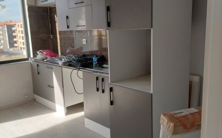 YILIN SON FIRSATI DAİRELER  İNEGÖL CERRAHTA 2+1 106M2  1 =YERDEN ISITMALI YERLER GRANİT DÖŞELİ ASANSÖRLÜ OTOPARKLI BAHÇELİ 2ADET GENİS BALKONLU GÜNEY CEPHEDE 2700TL 2=ÇEVRE YOLUNDA GÜNEY CEPHEDE SİTE İÇERİSİNDE BAHÇELİ OTOPARKLI 2 KAT 2650TL  3= 3KAT 2650TL  0552 083 5877  SON 4DAİRE