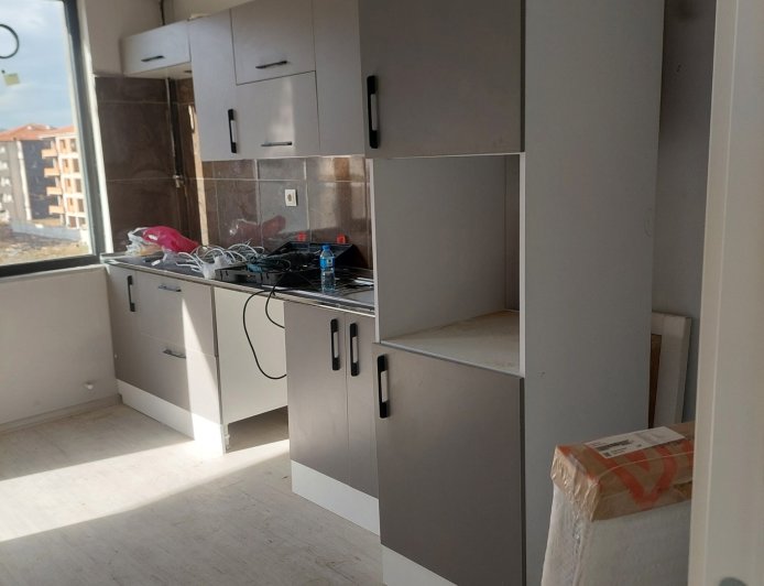 YILIN SON FIRSATI DAİRELER İNEGÖL CERRAHTA 2+1 106M2 1 =YERDEN ISITMALI YERLER GRANİT DÖŞELİ ASANSÖRLÜ OTOPARKLI BAHÇELİ 2ADET GENİS BALKONLU GÜNEY CEPHEDE 2700TL 2=ÇEVRE YOLUNDA GÜNEY CEPHEDE SİTE İÇERİSİNDE BAHÇELİ OTOPARKLI 2 KAT 2650TL 3= 3KAT 2650TL 0552 083 5877 SON 4DAİRE