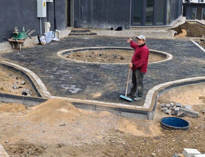 İNEGOL KİLİTLİ TAŞ PARKE BOGDUR DÖŞEME VE ESKİ CİKMA KİLİTLİ Lİ TAŞ DÖŞEME İŞLERİ KİLİT TAŞ PARKE TAMİRİ PANEL ÇİT İŞLERİ ÇİM EKME PEYZAJ İŞLERİ PİRKET DUVAR İŞLERİ ANAKTAR TESLİM YAPILIR SADECE İŞÇİLİK DE YAPİLİR FİYATLARIMIZ UYGUNDUR 0539700 9660